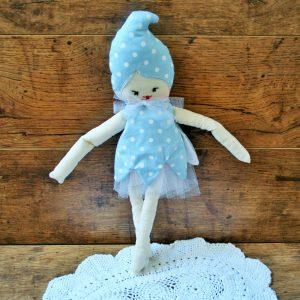 Turbános baba kék ruhában