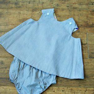 Pillangós kötényruha bugyival