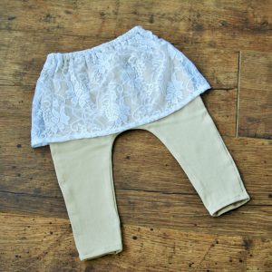 leggings szoknyával csipkés