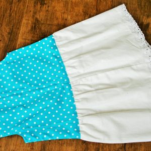 Csipkés ruha kék pöttyös