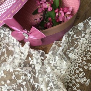 Csipke kendő fehér