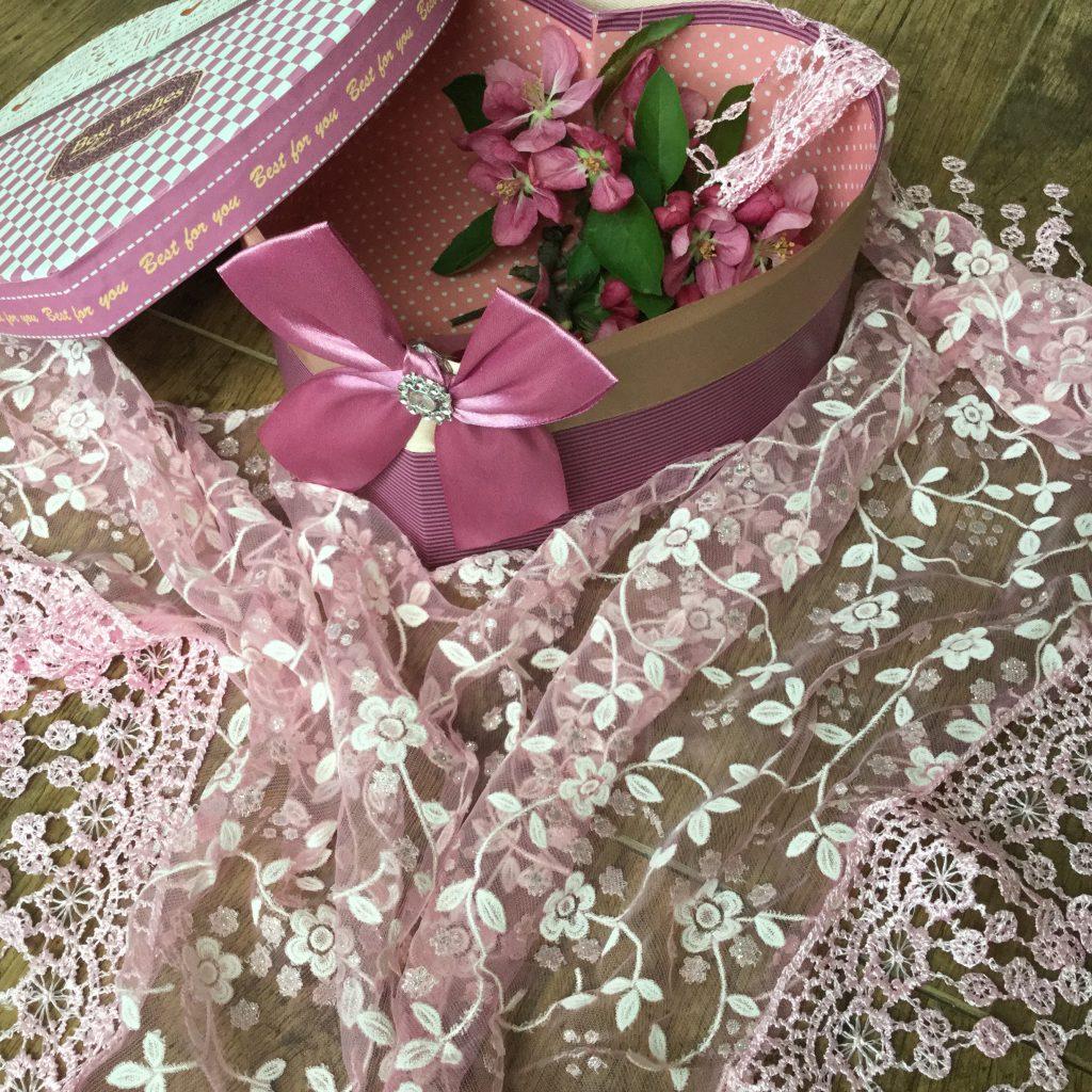 Csipke kendő rózsaszín