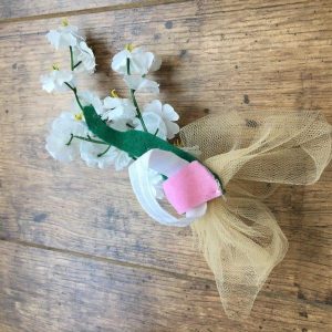 Tutu szoknya virág karkötővel karamell