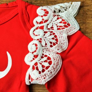 Szarvasos csipkés body fejdísszel piros