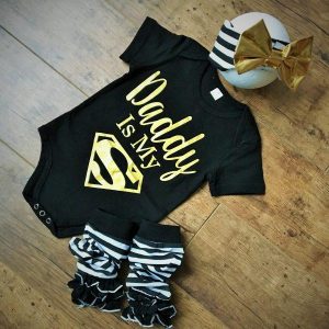 Daddy is my Superman szett lábszárvédővel