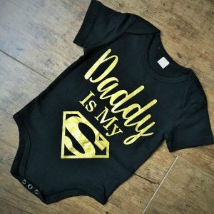 Daddy is my Superman szett lábszárvédővel