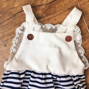 csíkos gyerek napozó