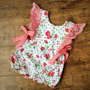 szamócás gyermek napozó