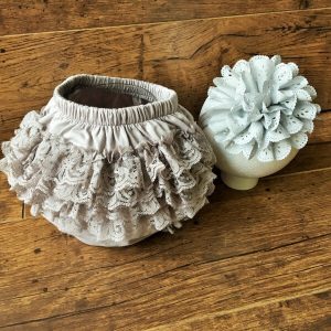 csipkés pelenkabugyi fejpánttal