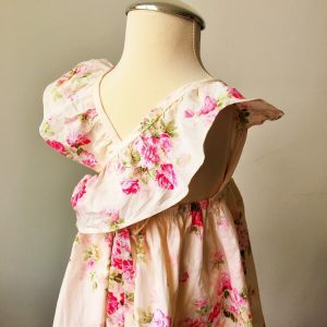 Tímea rózsás kötényruha