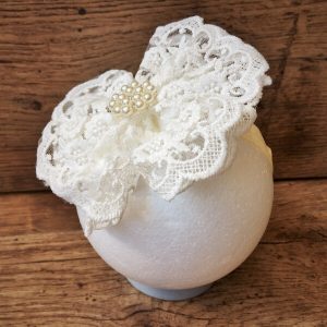 csipke masni virág babafejpánt