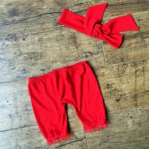 piros baba rövidnadrág fodorral