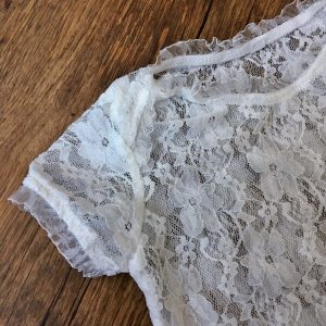 rövid ujjú csipke body