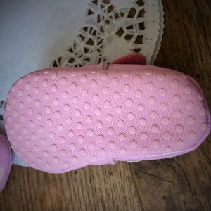 Rózsaszín lakk kocsicipő arany masnival