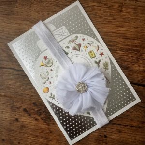 Chiffon virágos fejpánt strasszos fehér