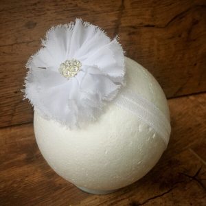 Chiffon virágos fejpánt strasszos fehér