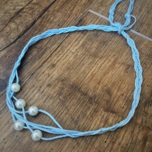 Vintage gyöngyös pompomos fejpánt