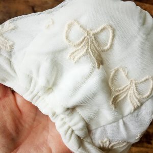 törtfehér vintage babasapka bélelt