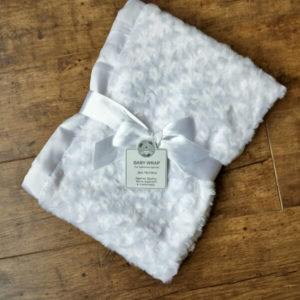 Fehér bélelt babatakaró