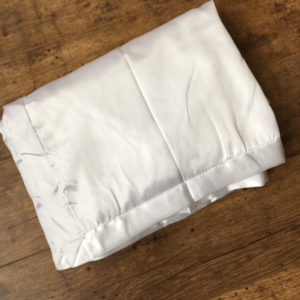 Fehér bélelt babatakaró