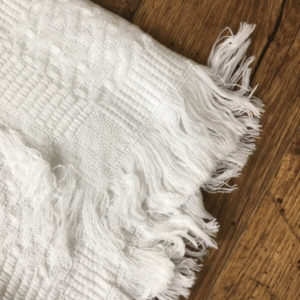 fehér kötött babatakaró keresztelőre