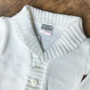 fehér kötött kisfiú kardigán