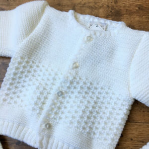 dobozos 4 részes kötött babaszett fehér