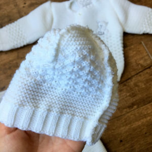 dobozos 4 részes kötött babaszett fehér