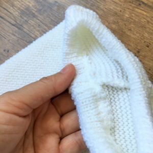 dobozos 4 részes kötött babaszett fehér