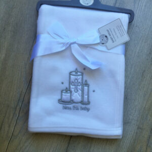 fehér hímzett babatakaró