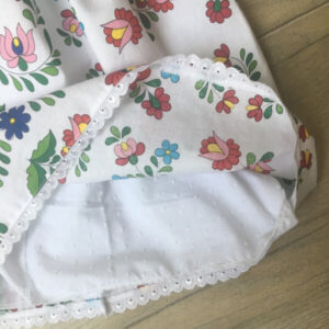 kalocsai szoknya csipkével