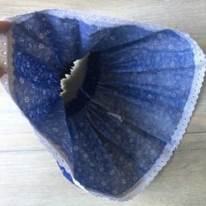 kékfestő szoknya csipkével