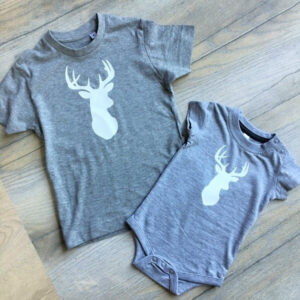 szarvasos rövid ujj body és póló