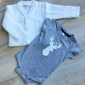 szarvasos rövid ujj body és póló