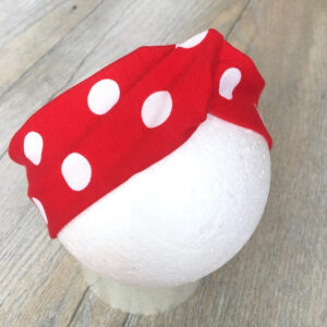 Piros pöttyös nadrág lábszárvédő fejpánt