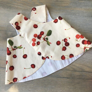 cseresznyemintás kötényruha bugyival