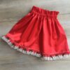 piros szatén szoknya virágos csipkével