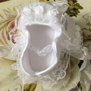 nagy csipkés virágos kocsicipő