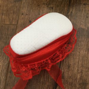 nagy csipkés virágos szatén kocsicipő piros